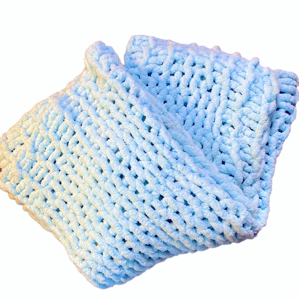 NEW! GORGEOUS Chunky Aqua Throw 47”x 66” soft perfect condition. Never Used